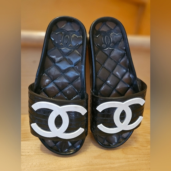 Chanel Jelly Slides - Picture 3 of 7